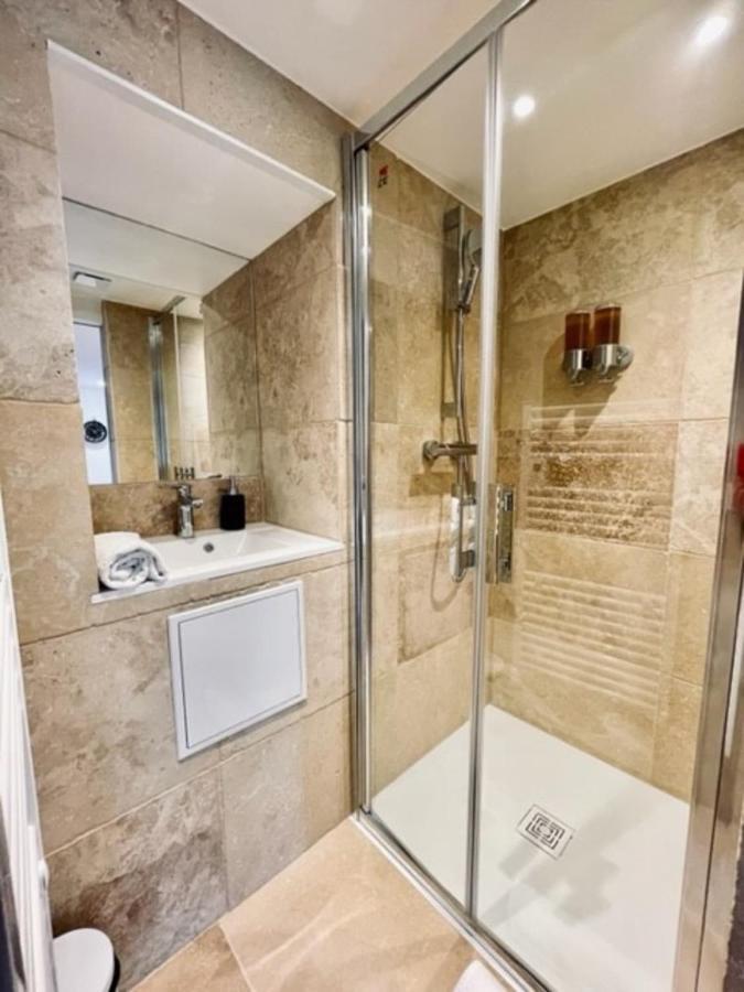 Ben Nevis Charming Studio In The Heart Of The Lively Life Of The Pre Carre Apartment Annecy Luaran gambar
